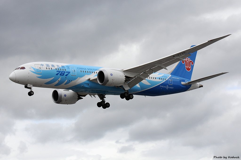 China Southern Airlines B787-8 Dreamliner(B-2725)@LHR_1(1)_20140820.jpg