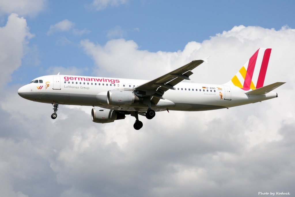 Germanwings A320-211(D-AIQD)@LHR_2(1)_20140820.jpg