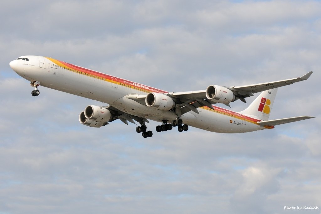 Iberia A340-642(EC-JBA)@LHR_1(1)_20140820.jpg