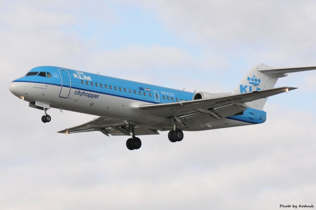 KLM Cityhopper Fokker F70(PH-KZS)@LHR_1(1)_20140820.jpg