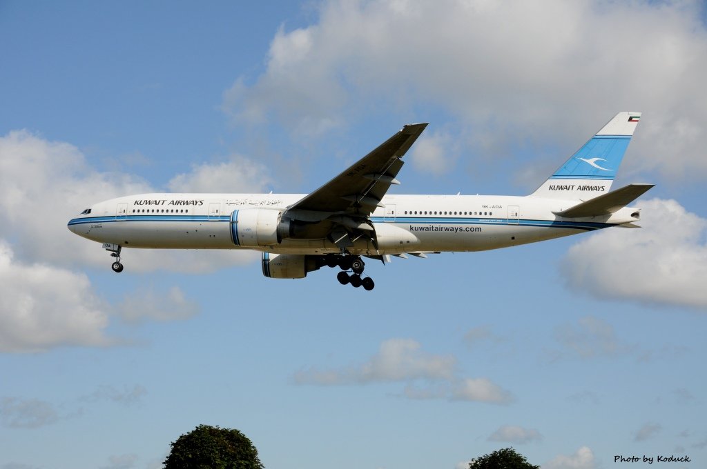 Kuwait Airways B777-269ER(9K-AOA)@LHR_1(1)_20140820.jpg