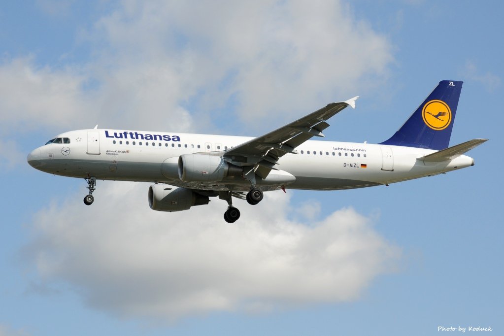 Lufthansa A320-214(D-AIZL)@LHR_1(1)_20140820.jpg