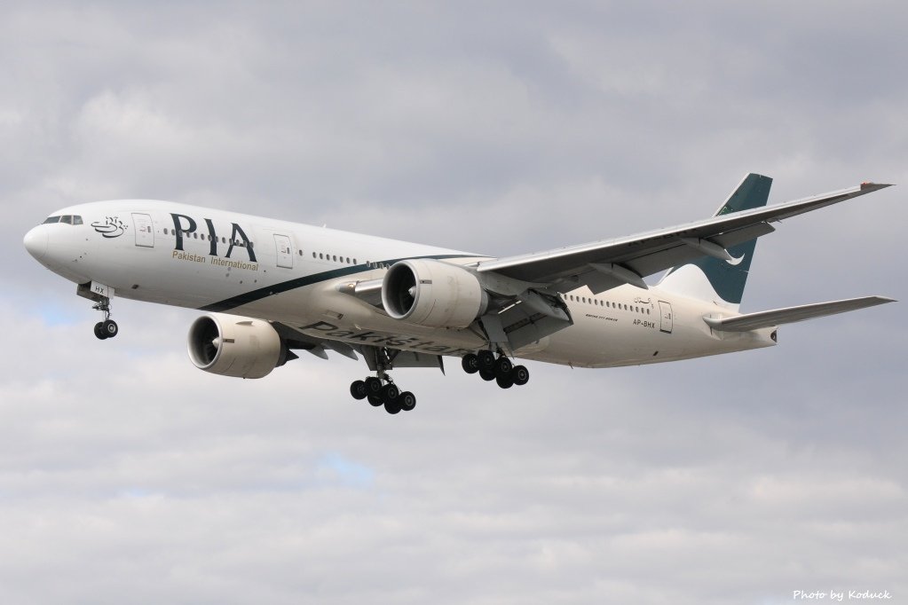 PIA Pakistan International Airlines B777-240ER(AP-BHX)@LHR_1(1)_20140820.jpg