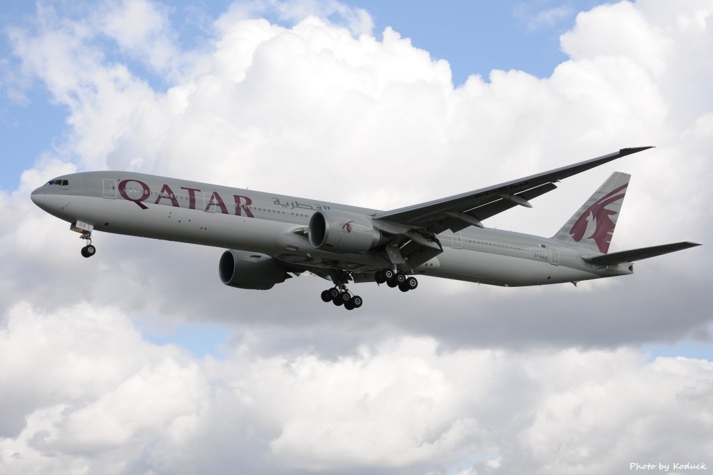 Qatar Airways B777-3DZ(ER)(A7-BAQ)@LHR_1(1)_20140820.jpg