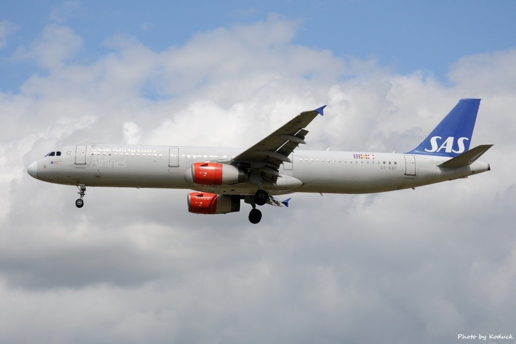 SAS Scandinavian Airlines A321-232(OY-KBF)@LHR_1(1)_20140820.jpg