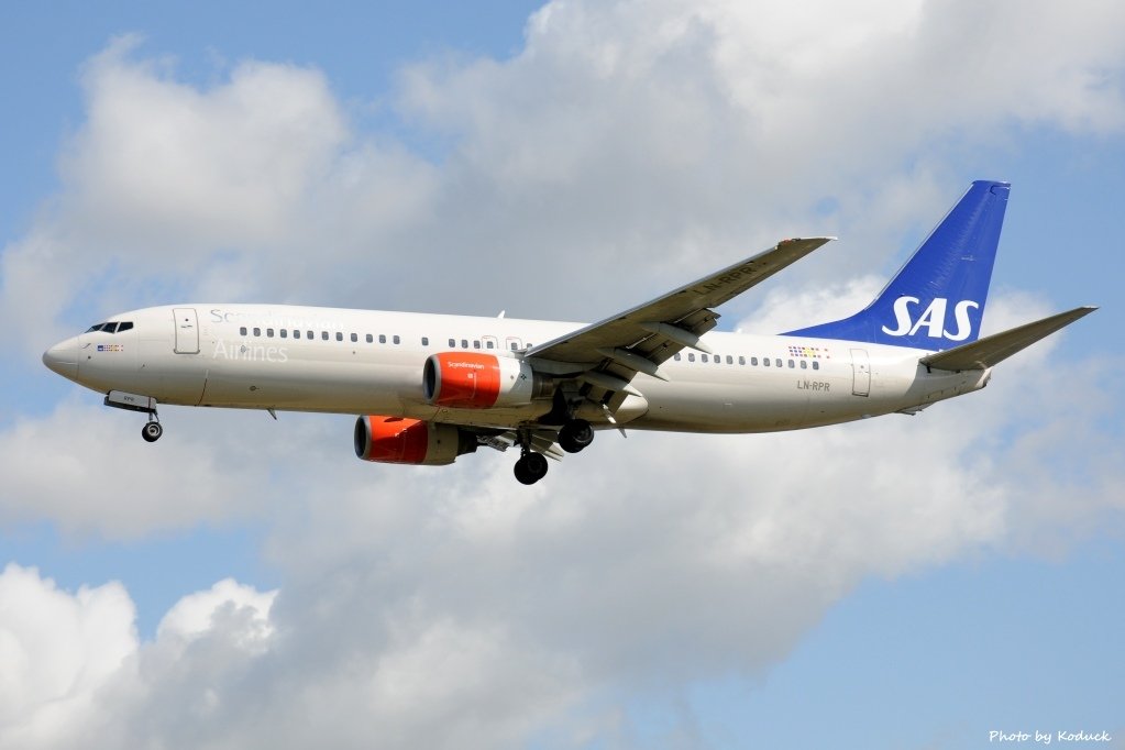 SAS Scandinavian Airlines B737-883(LN-RPR)@LHR_1(1)_20140820.jpg