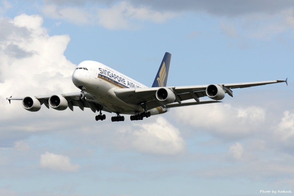 Singapore Airlines A380-841(9V-SKQ)@LHR_1(1)_20140820.jpg