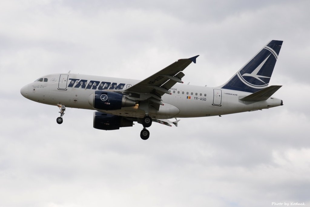 TAROM A318-111(YR-ASD)@LHR_1(1)_20140820.jpg