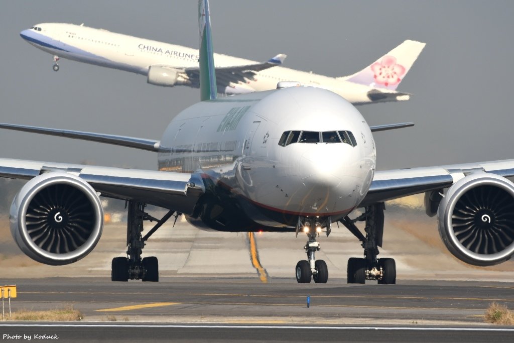 EVA Air B777-35E(ER)(B-16733)@RCTP_2_20170217.jpg