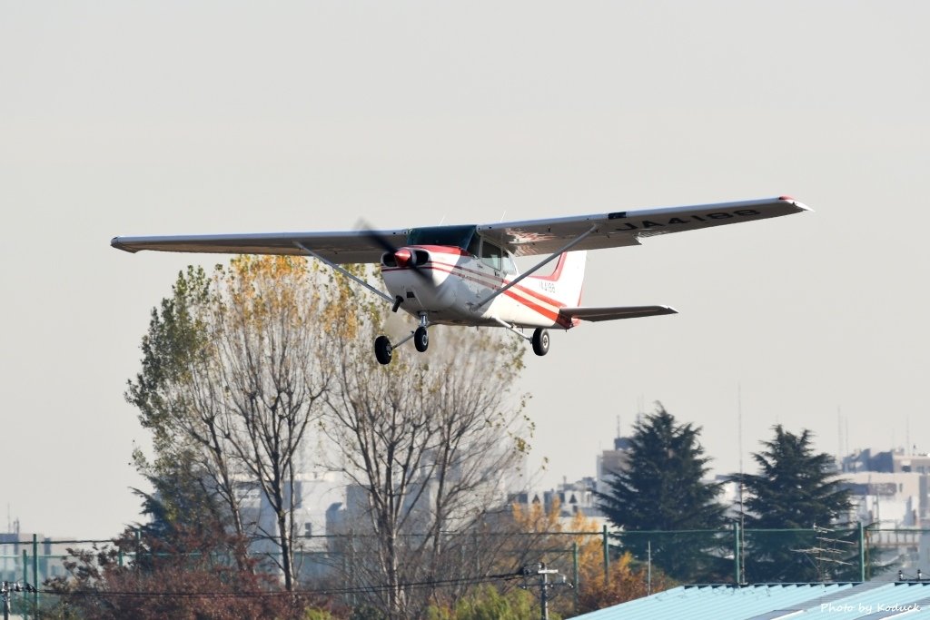 Cessna 172P(JA4188)@RJTF_2_20161125.jpg