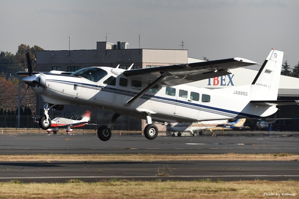 Cessna 208B Caravan I(JA8893)@RJTF_2_20161125.jpg