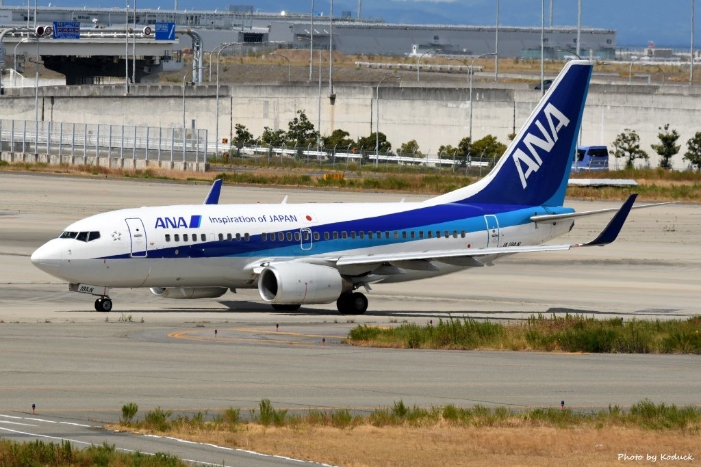 All Nippon Airways B737-781(WL)(JA18AN)@KIX_1_20160827.jpg