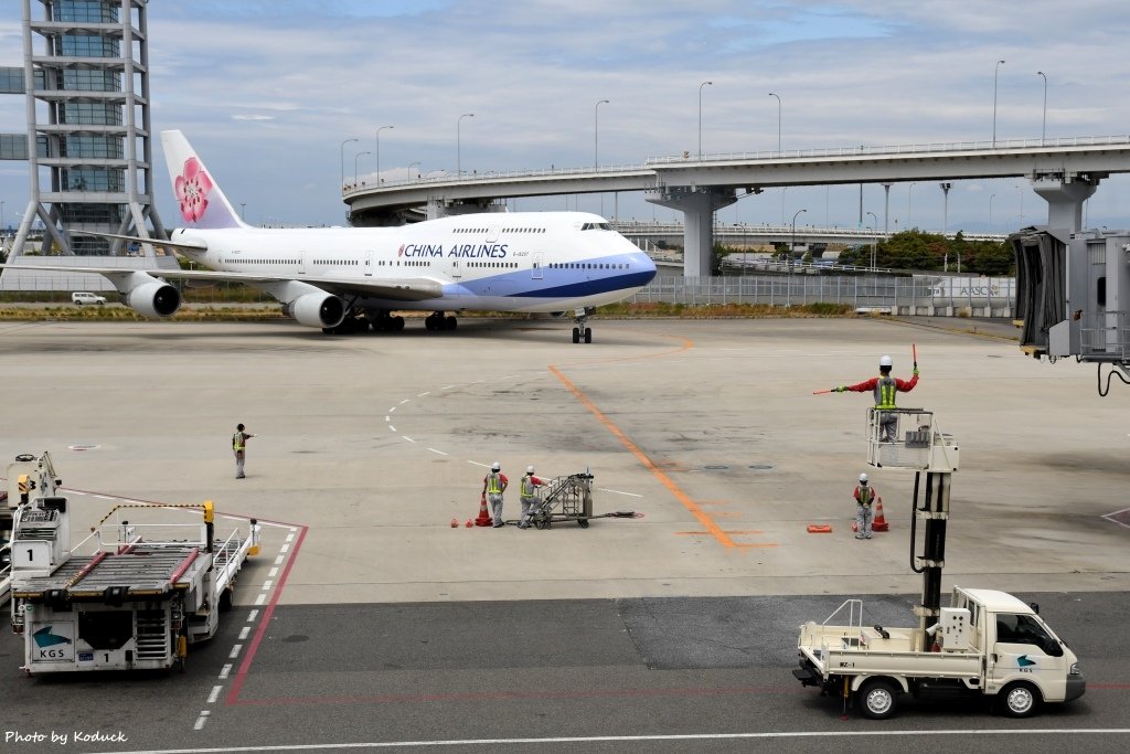 China Airlines B747-409(B-18207)@KIX_2_@0160827.jpg