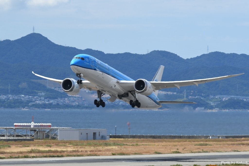 KLM Royal Dutch Airlines B787-9 Dreamliner(PH-BHE)@KIX_1_20160827.jpg