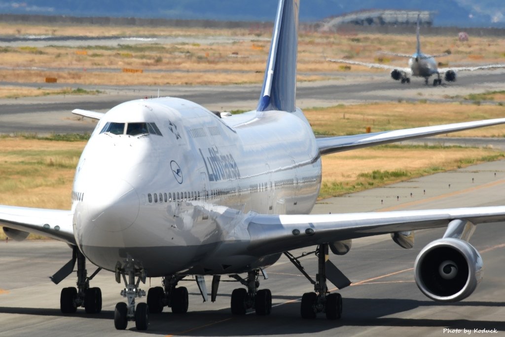 Lufthansa B747-430(D-ABVP)@KIX_2_20160827.jpg