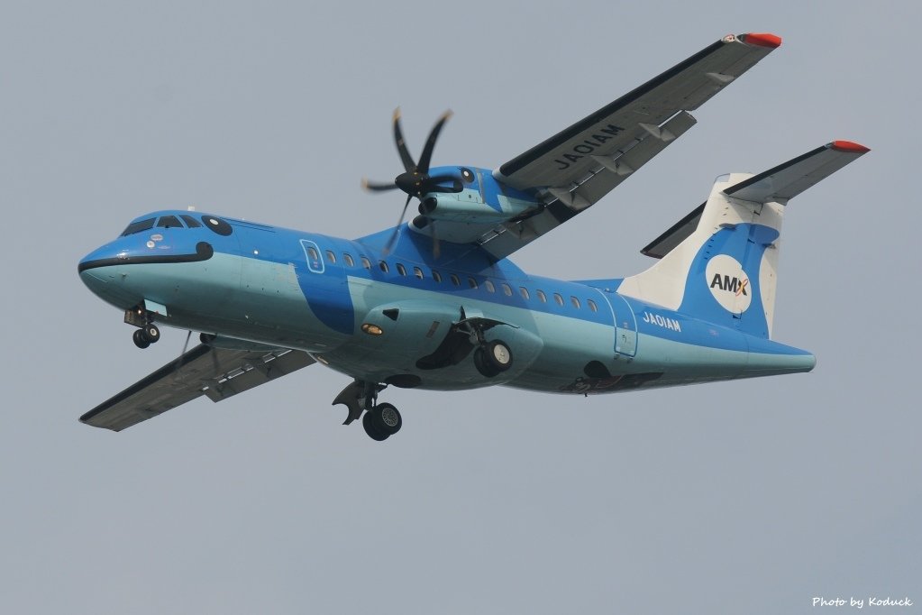 Amakusa Airlines ATR-42-600(JA01AM)@FUK_1_20160410.jpg