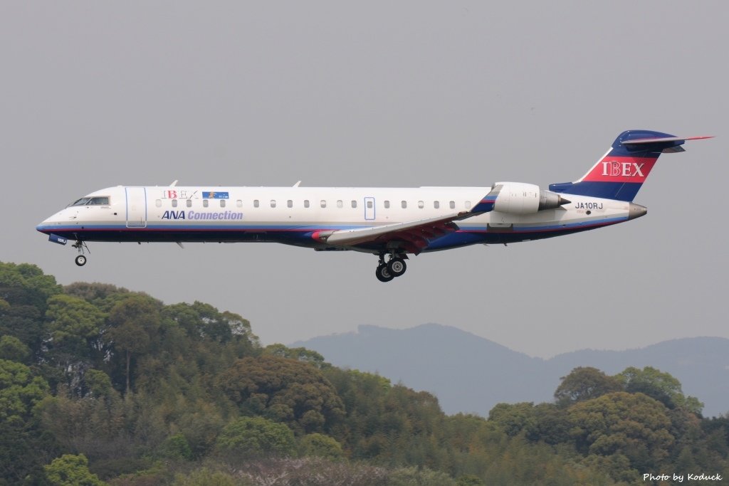 Ibex Airlines Canadair CRJ-702ER(JA10RJ)@FUK_1_20160410.jpg