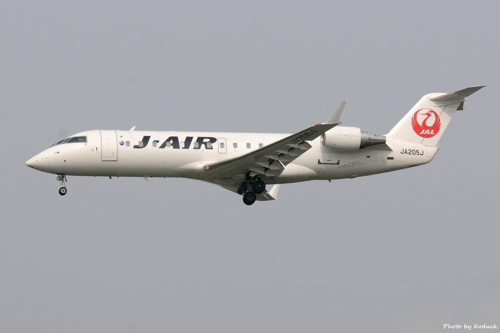 J-Air Embraer ERJ-170STD(JA205J)@FUK_1_20160410.jpg