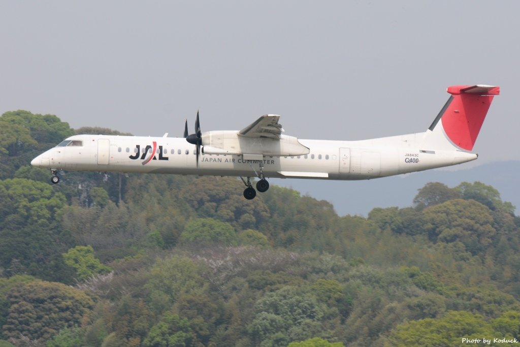 Japan Air Commuter DHC-8-402Q(JA843C)@FUK_1_20160410.jpg