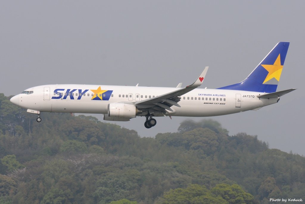 Skymark Airlines B737-86N().jpg