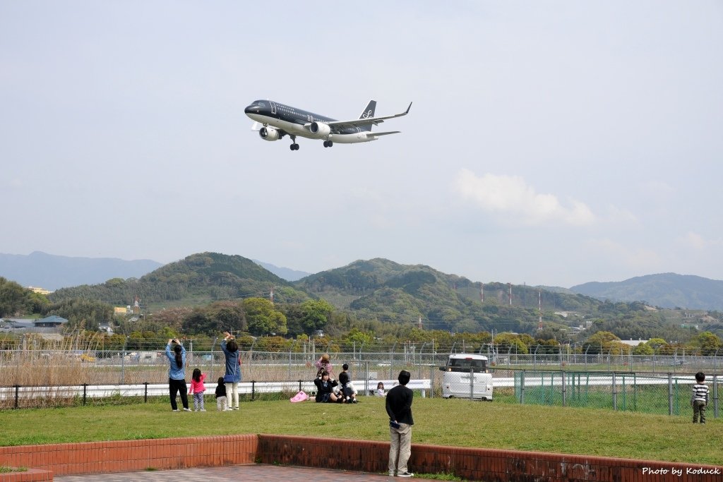 Starflyer A320-214(WL)(JA22MC)@FUK_1_20160410.jpg