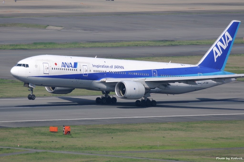 ANA B777-281(JA713A)@FUK_1_20160415.jpg