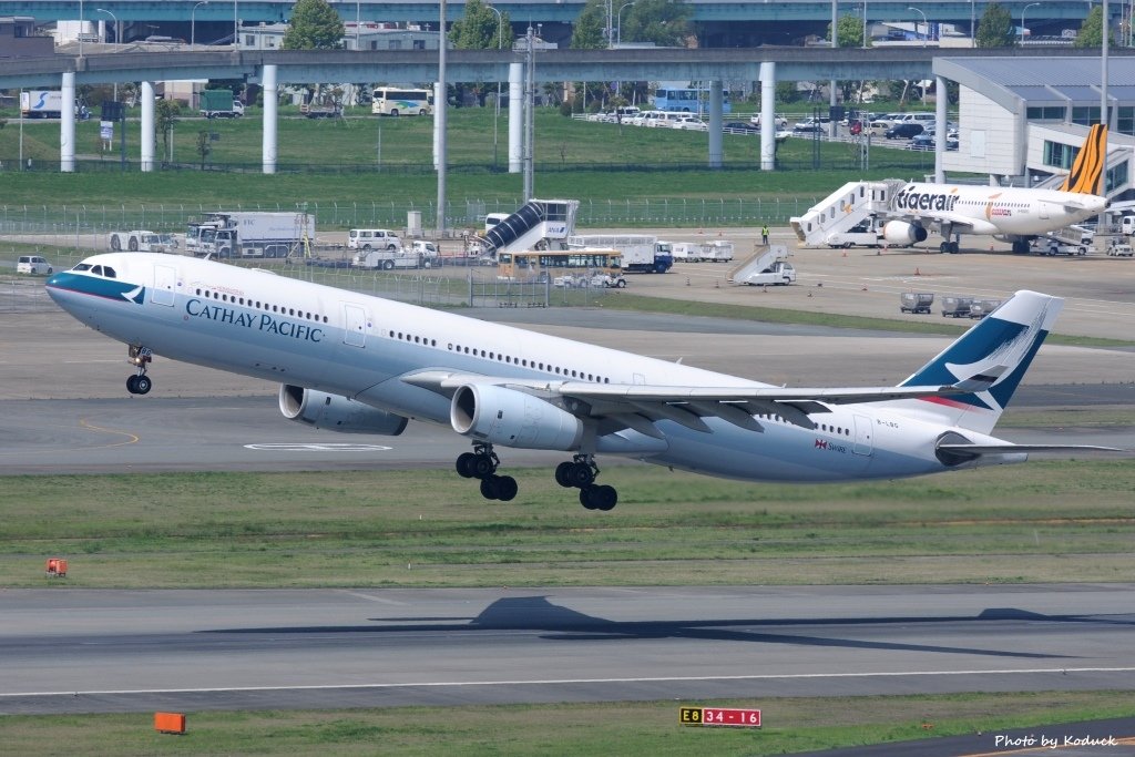 Cathay Pacific A330-343(B-LBG)@FUK_1_20160415.jpg