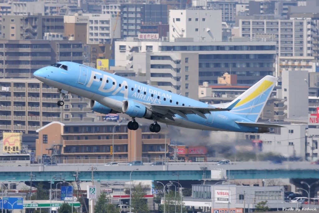 Fuji Dream Airlines Embraer ERJ-170STD(JA02FJ)@FUK_2_20160415.jpg