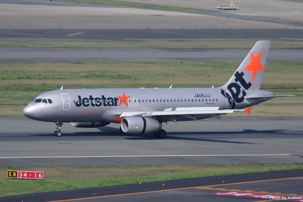 JetStar Japan A320-232(WL)(JA05JJ)@FUK_1_20160415.jpg