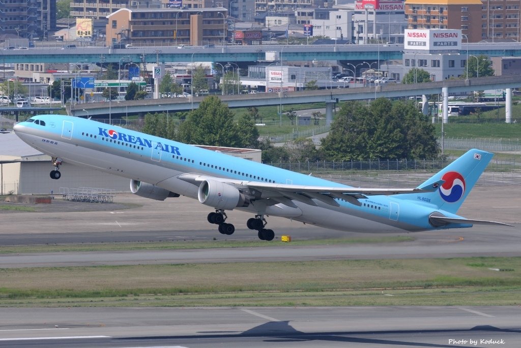 Korean Airlines A330-323(HL8026)@FUK_1_20160415.jpg