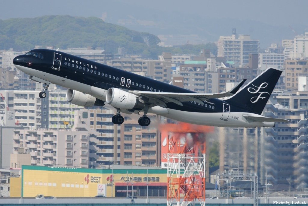 Starflyer A320-214(WL)(JA21MC)@FUK_2_20160415.jpg