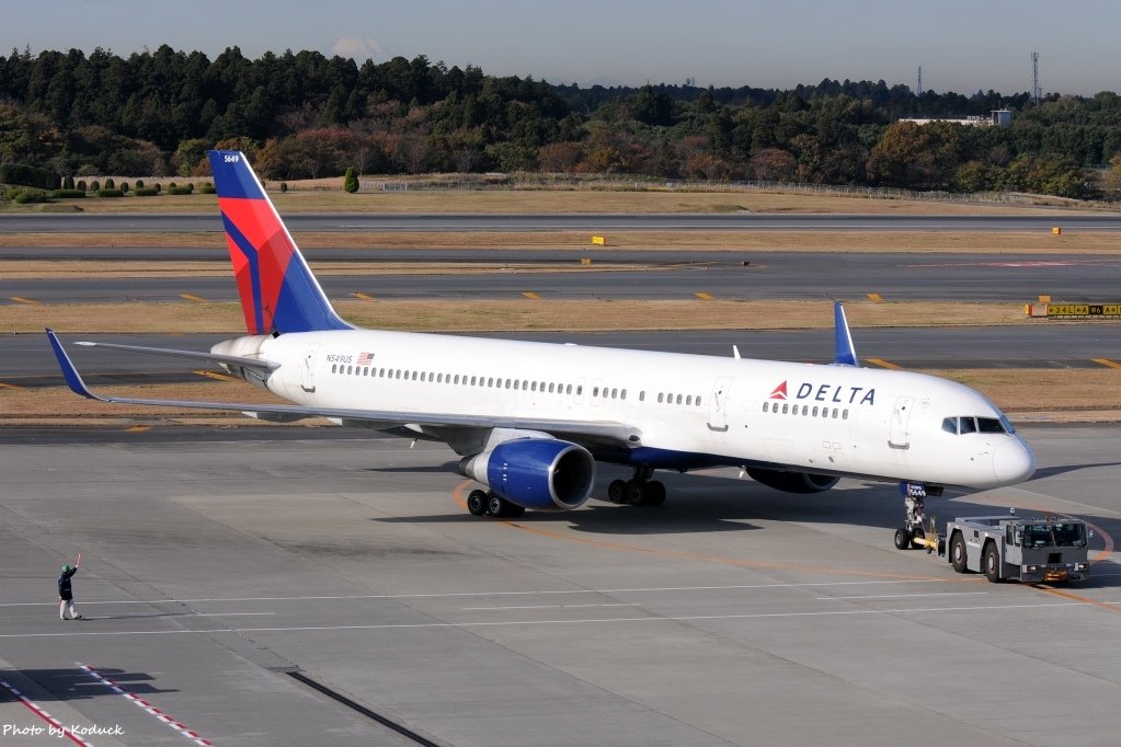 Delta Airlines B757-251(WL)(N549US)@NRT_1_20111125.jpg