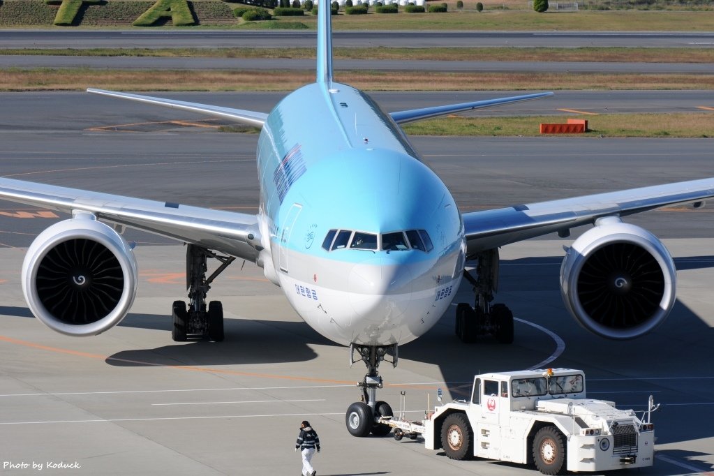 Korean Airlines B777-3B5(ER)(HL8216)@NRT_2_20121102.jpg