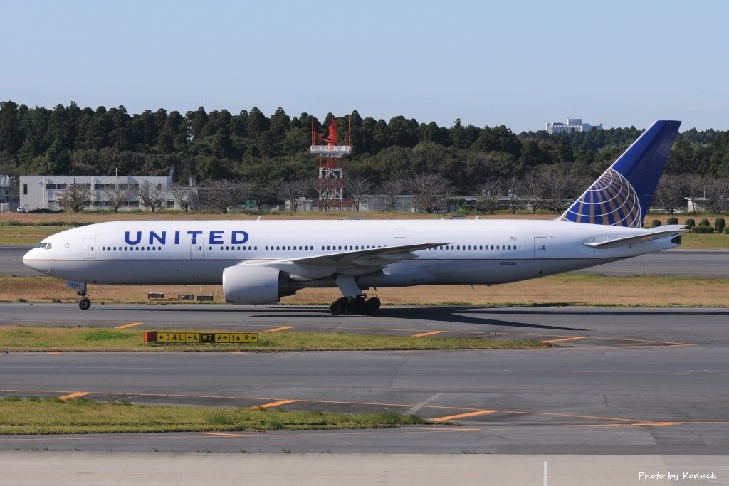 United Airlines B777-222(N214UA)@NRT_1_20121102.jpg