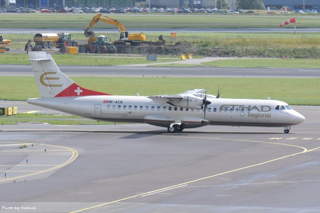 Etihad Regional ATR 72-500 (72-212A)(HB-ACB)@AMS_1_20140818.jpg