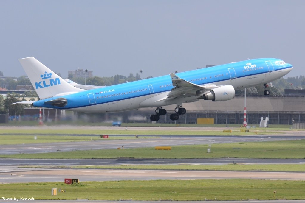 KLM Royal Dutch Airlines A330-203(PH-AOE)@AMS_1_20140818.jpg