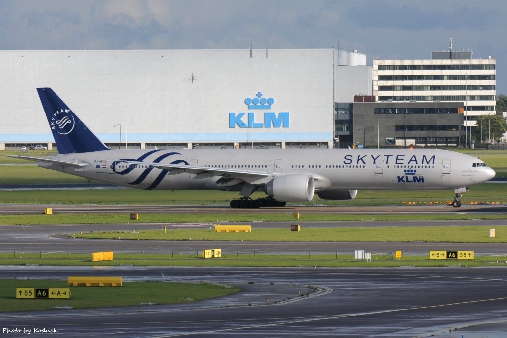 KLM Royal Dutch Airlines B777-306(ER)(PH-BVD)@AMS_1_20140819.jpg