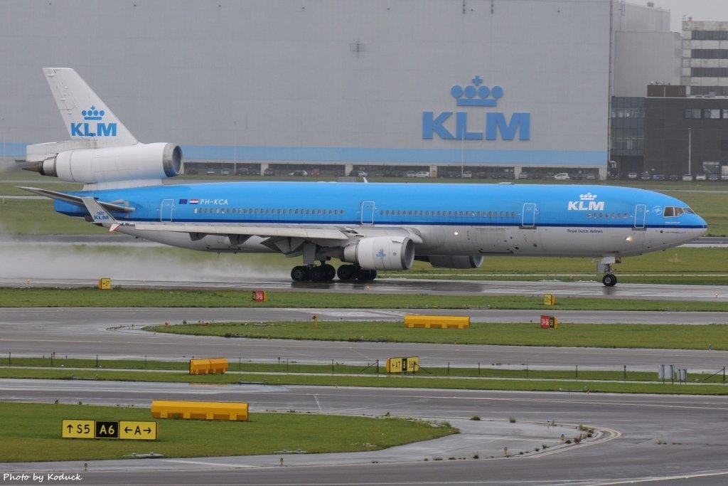 KLM Royal Dutch Airlines McDonnell Douglas MD-11(PH-KCA)@AMS_1_20140818.jpg