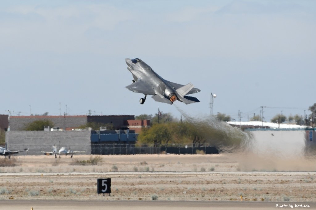 US Marine VMX-1 F-35B(168311)@Yuma_3_20180317.jpg