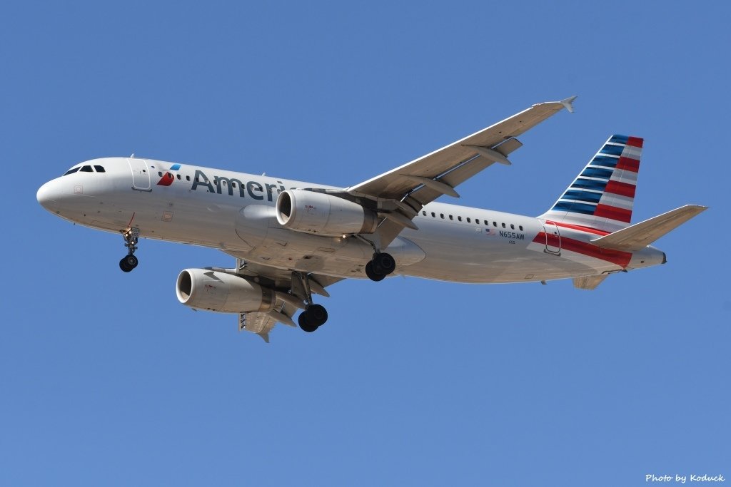 American Airlines A320-232(N655AW)@TUS_1_20180320.jpg