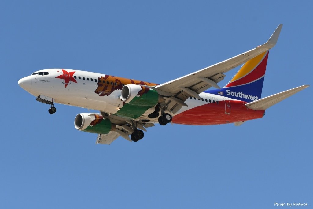 Southwest Airlines B737-7H4(WL)(N943WN)@TUS_1_20180320.jpg