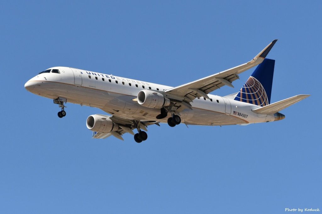 United Express (Mesa Airlines) Embraer 170-200LR(N84307)@TUS_1_20180320.jpg