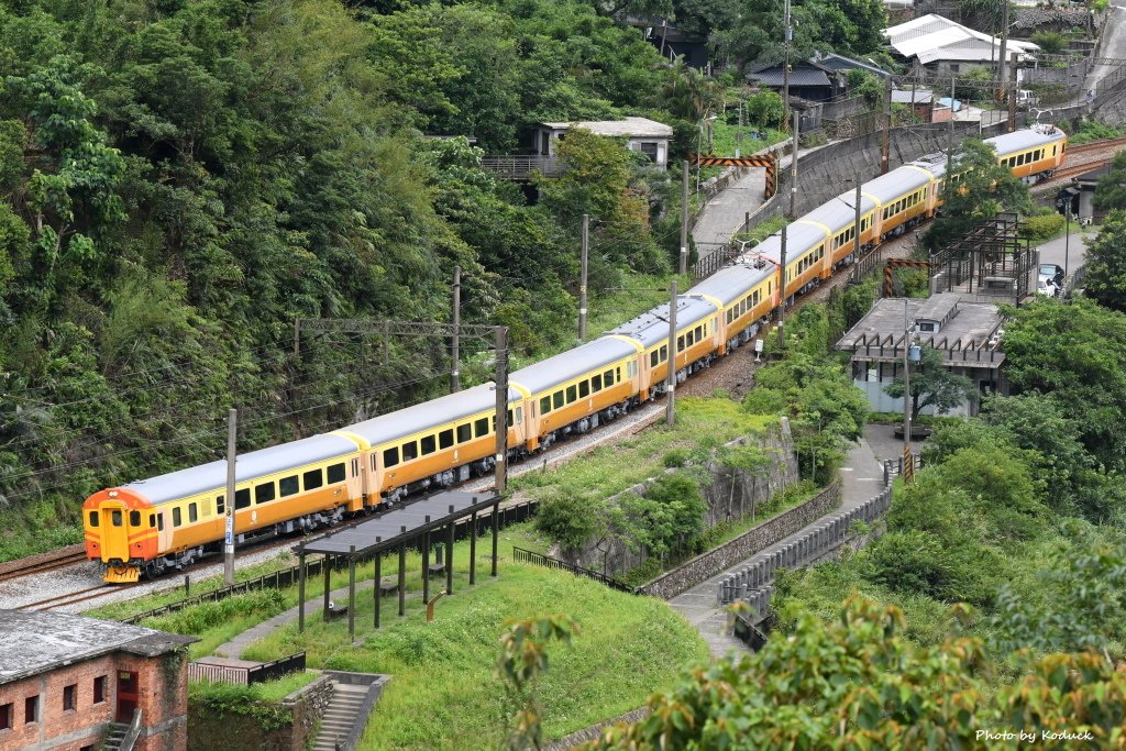 EMU100@猴洞三貂嶺間_1_20180621.JPG