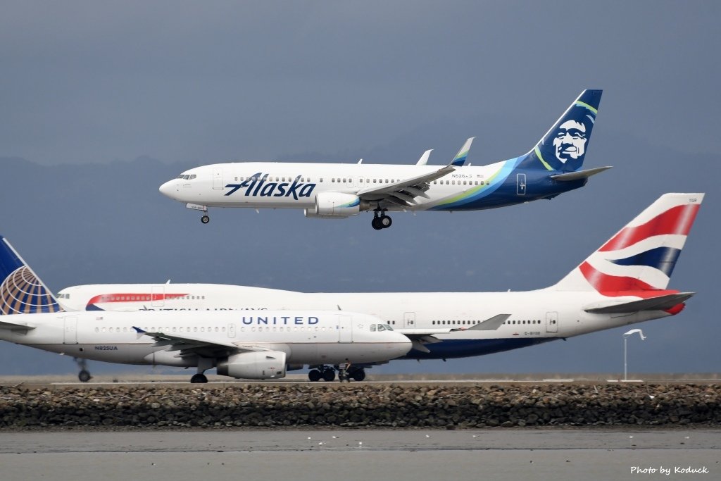 Alaska Airlines B737-890(WL)(N526AS)@SFO_1_20180315.JPG