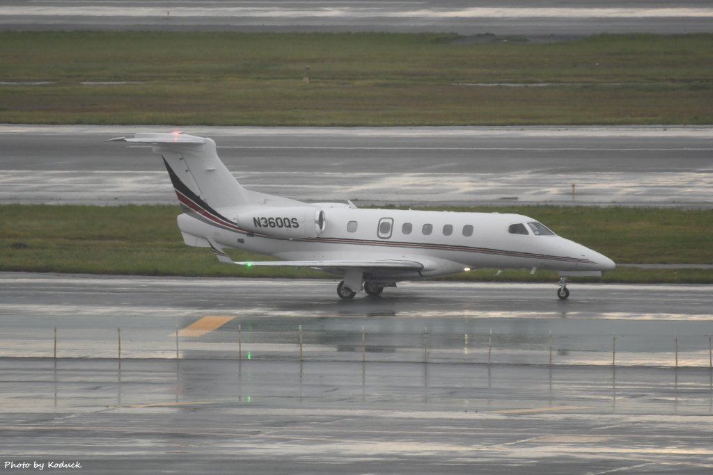 Embraer 505 Phenom 300(N360QS)@SFO_1_20180314.JPG