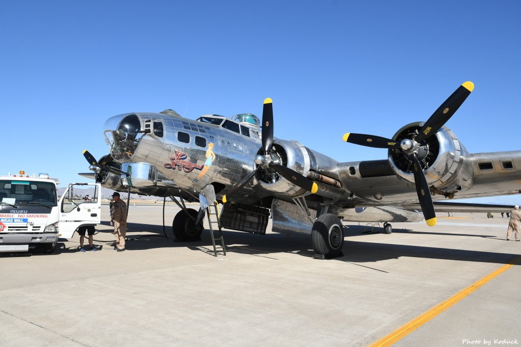 Boeing B-17G Flying Fortress (N9323Z)@Luke AFB_1_20180318.JPG