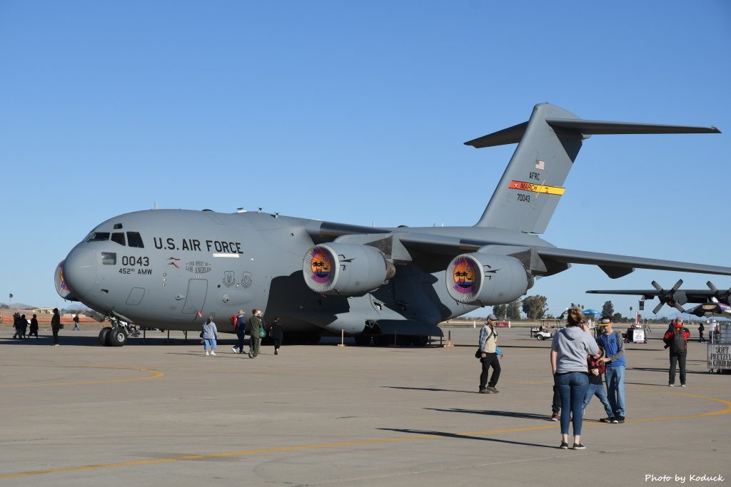 USAF Boeing C-17A Globemaster III(70043)@Luke AFB_1_20180318.JPG