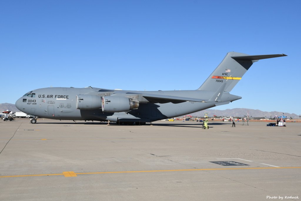 USAF Boeing C-17A Globemaster III(70043)@Luke AFB_2_20180318.JPG