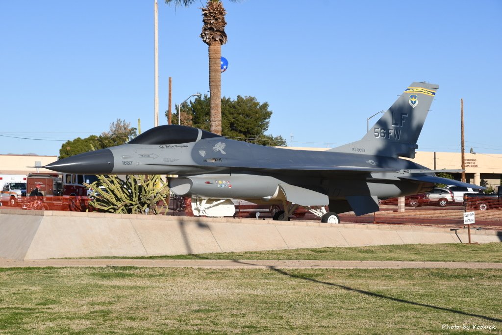 USAF F-16A(81-0687)@Luke AFB_1_20180318.JPG