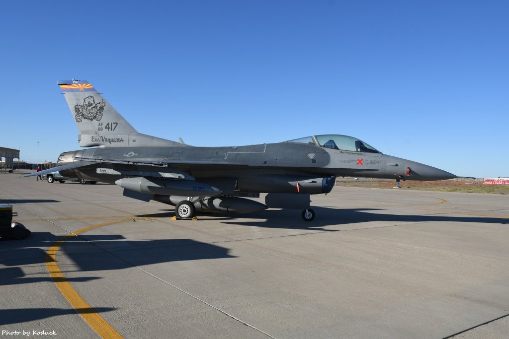 USAF F-16C(88-0417)@Luke AFB_1_20180318.JPG